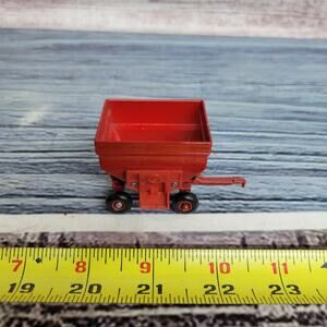Ertl 1/64 scale IH diecast gravity wagon / trailer red